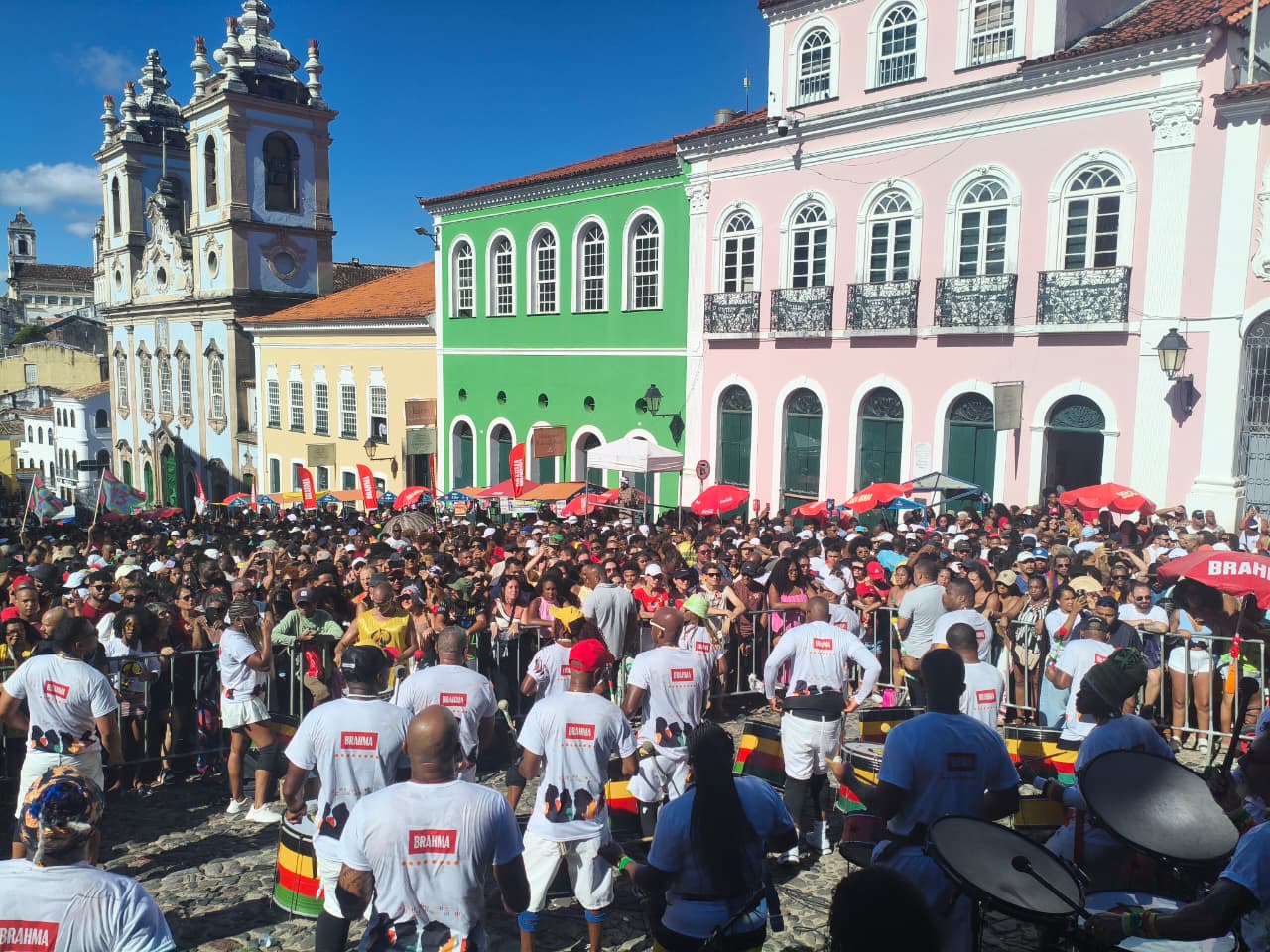 Show do Olodum em Salvador tem manifestação de apoio a Lula