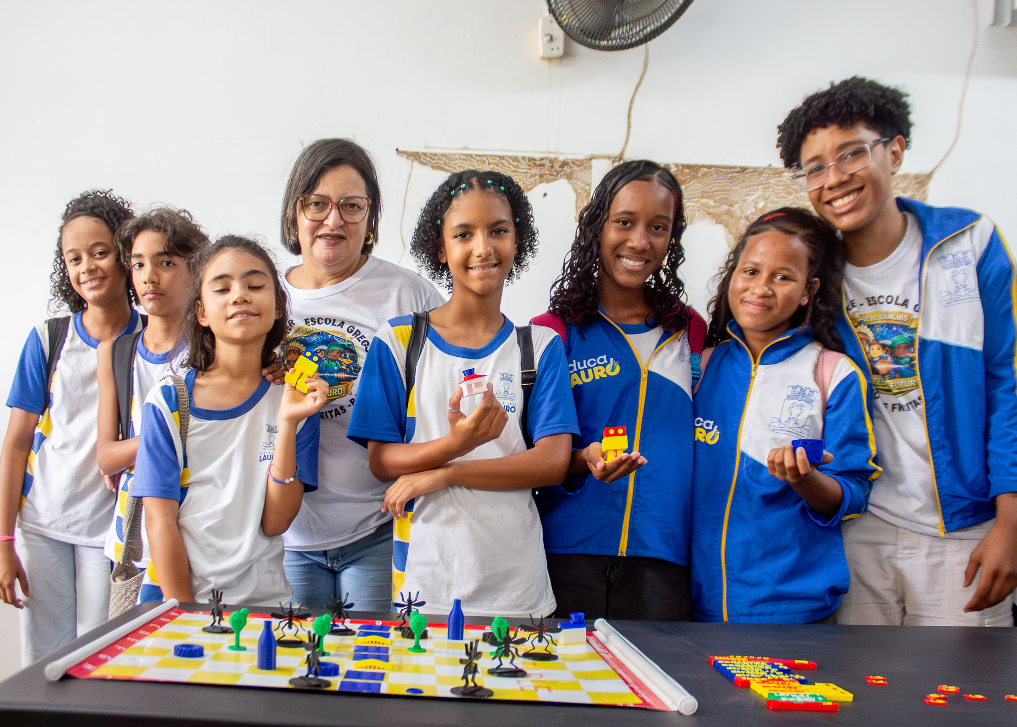Estudantes de Lauro de Freitas fazem formação em robótica antes da chegada de laboratórios