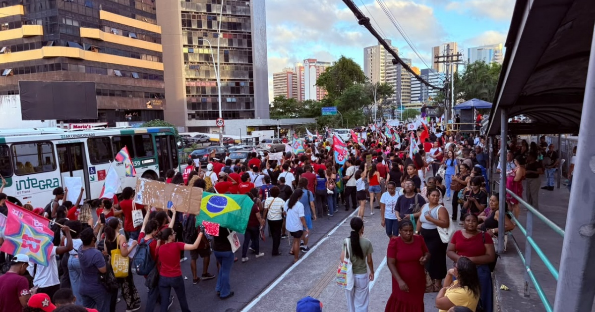 Manifestação do PT reúne militantes em Salvador em defesa da soberania nacional