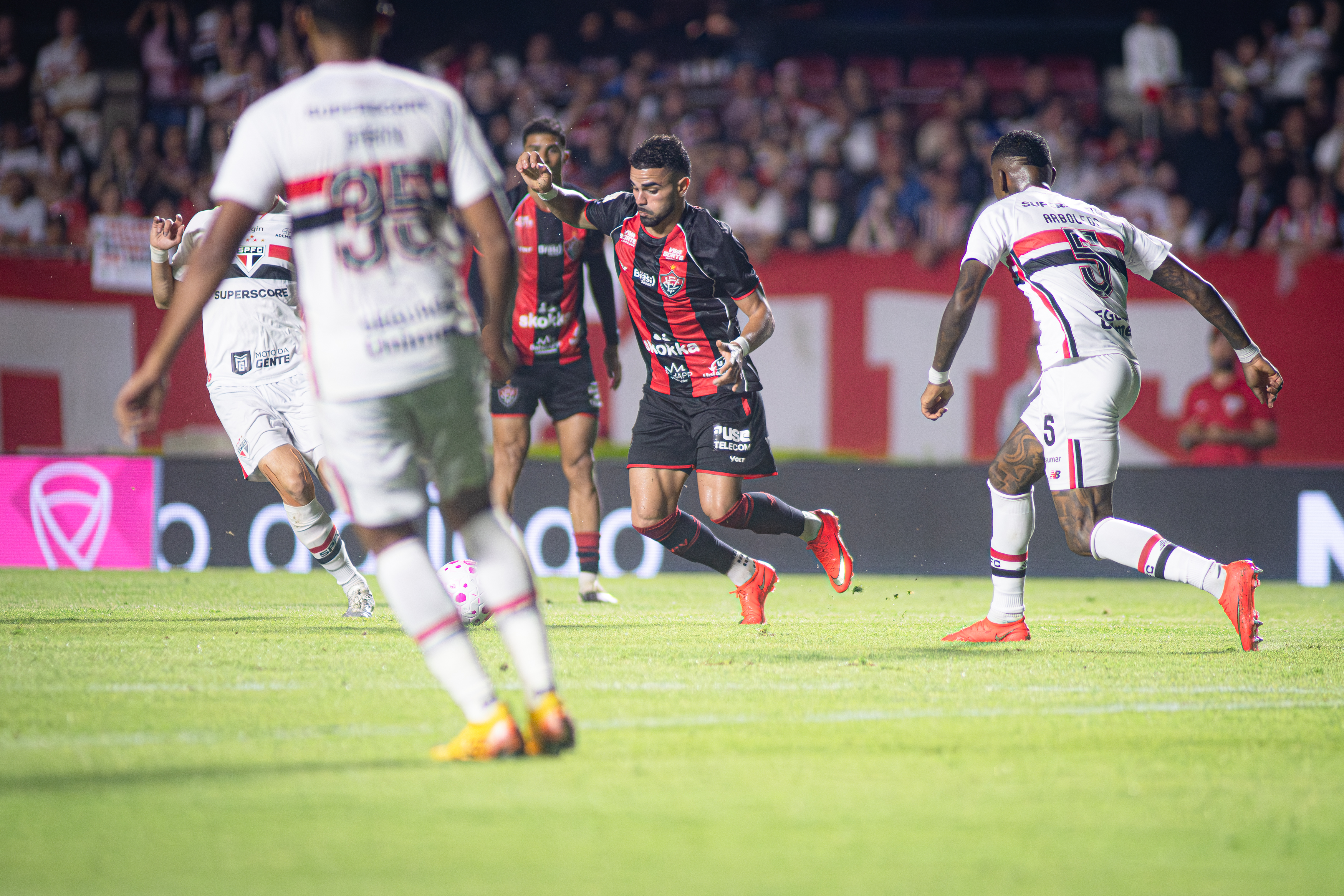 Vitória chega a 15 jogos sem vencer fora de casa no Brasileirão