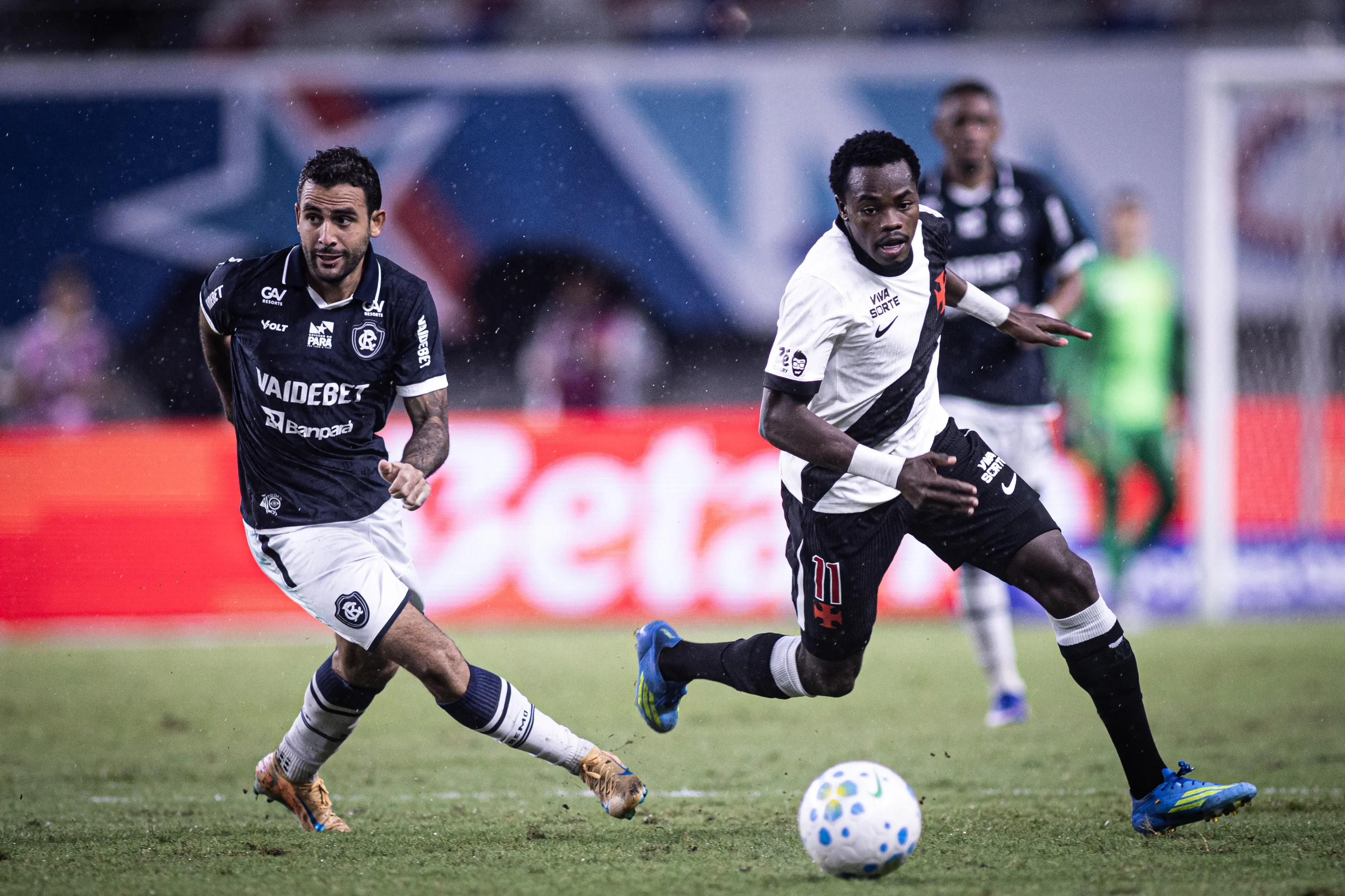 Empate entre Vasco e Remo mantém disputa do Vitória contra o rebaixamento
