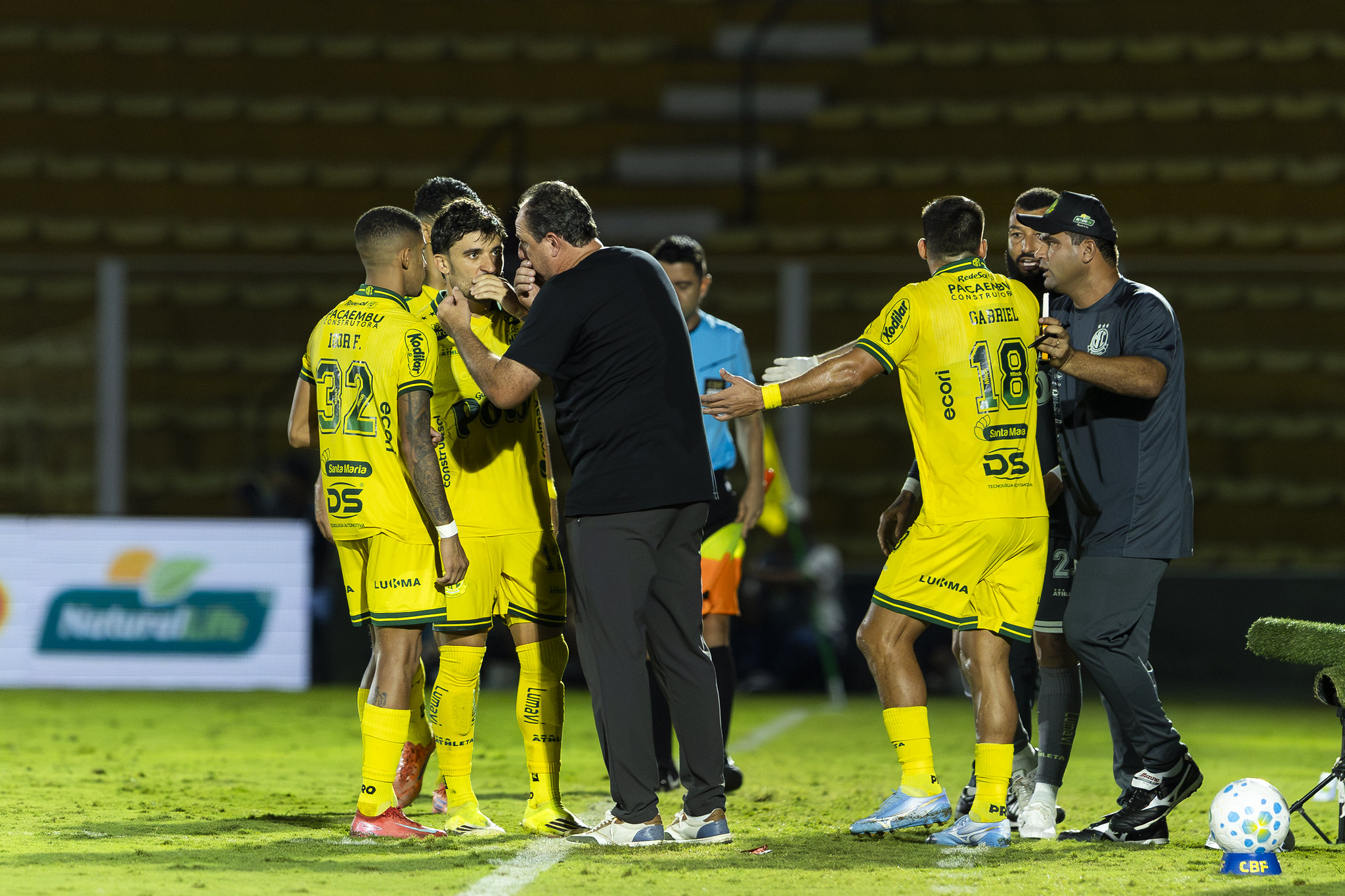 Zagueiro do Mirassol elogia Rogério Ceni antes de duelo com o Bahia