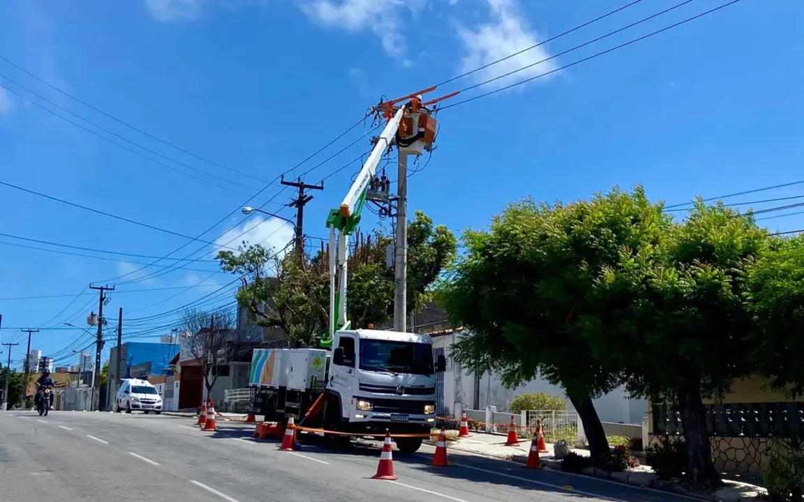 Neoenergia Coelba programa desligamentos de energia em 17 bairros de Salvador