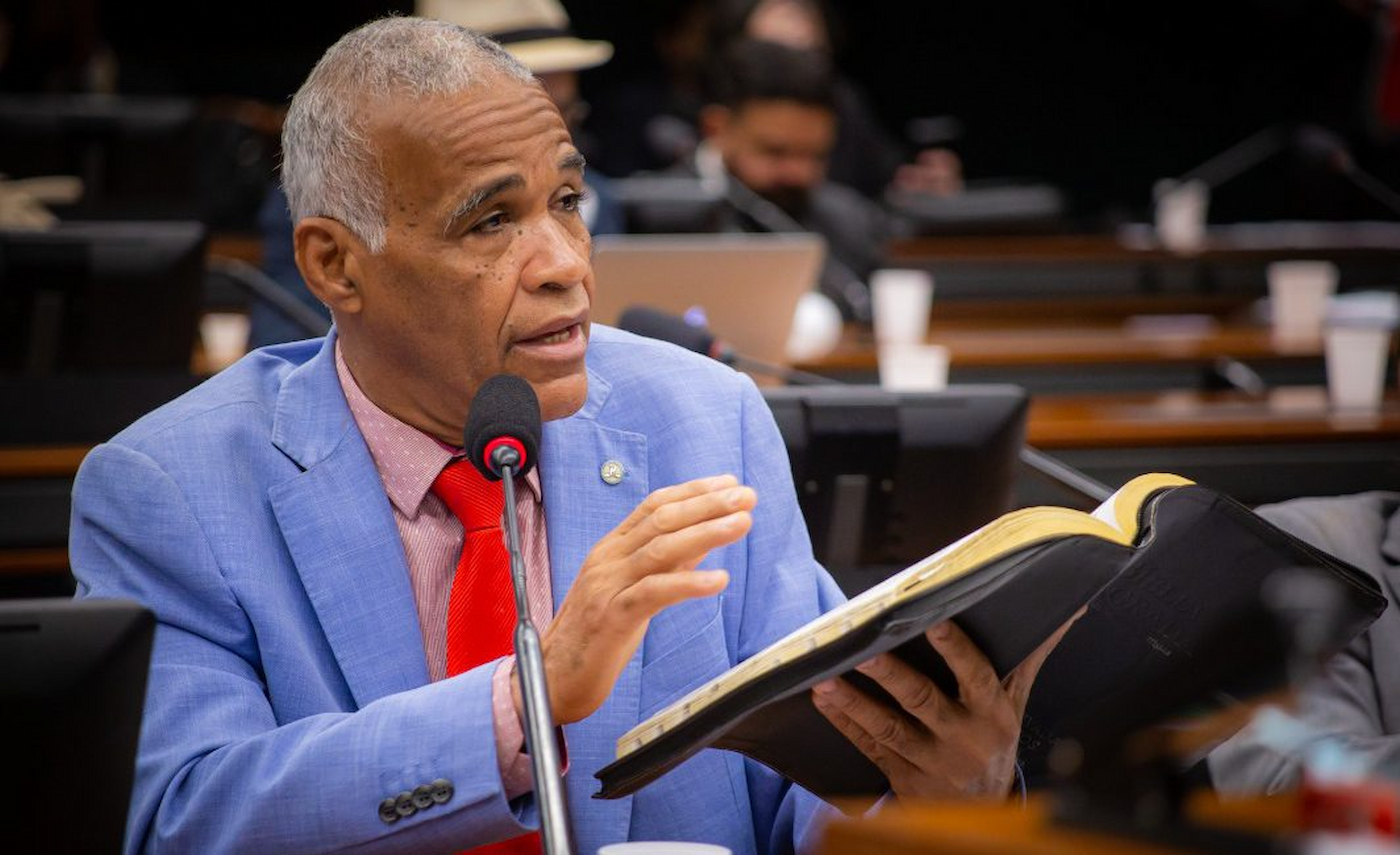 Isidório responde a críticas de Gregório Duvivier e João Vicente