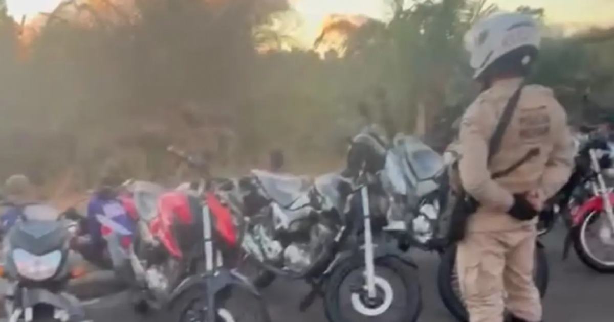 Polícia Militar apreende 14 motocicletas em evento clandestino na Avenida Paralela